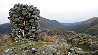 Trig-pkt varde på Sauafjellet, med bolten ved siden av.