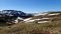Trollskarnuten, Nedsta Dukavatnet og Hjellafjellet. Tveitakvitingen i bakgrunnen.