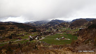 Fra et lite utsiktspunkt ved siden av kjerreveien får man overblikk over Gjerstad.