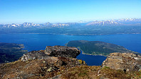 Utsikt fra Vassbruntinden mot Målselvfjorden og fjellet i nord