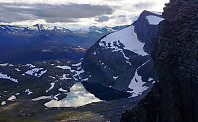 Beisfjordtøtta, Isvatnet, sett fra ryggen av Jieknanjunni.