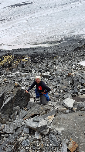 På vei opp "renna" opp til toppen av Grotbreahesten. Herfra og opp til selve toppflata var det stort sett fjell.