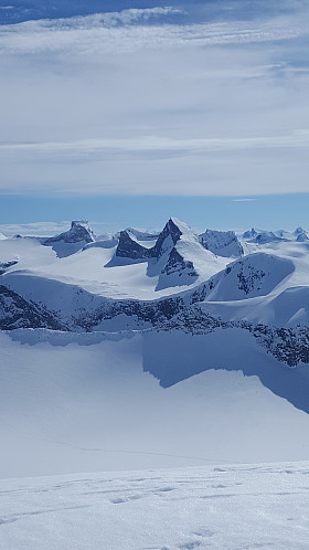 Panaorama fra Veslfjelltinden mot de toppene jeg hadde vært på i løpet av dagen...og en hel del jeg ikke hadde vært på!